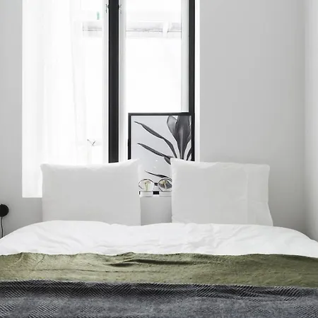 Large Modern Apartment, Next To Fish Market. Ko2 דירה *